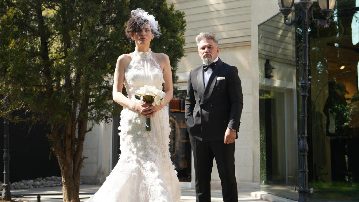 Sartoria Bespoke atölyesinde takım elbise dikimi — kumaş ve el işçiliği